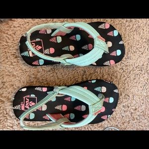 Toddler girls reef flip flops.